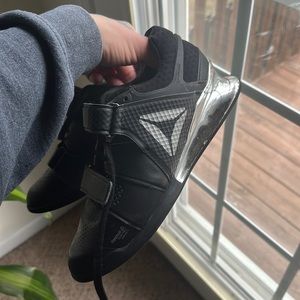 EUC Reebok lifters sz 7 women’s black metallic silver